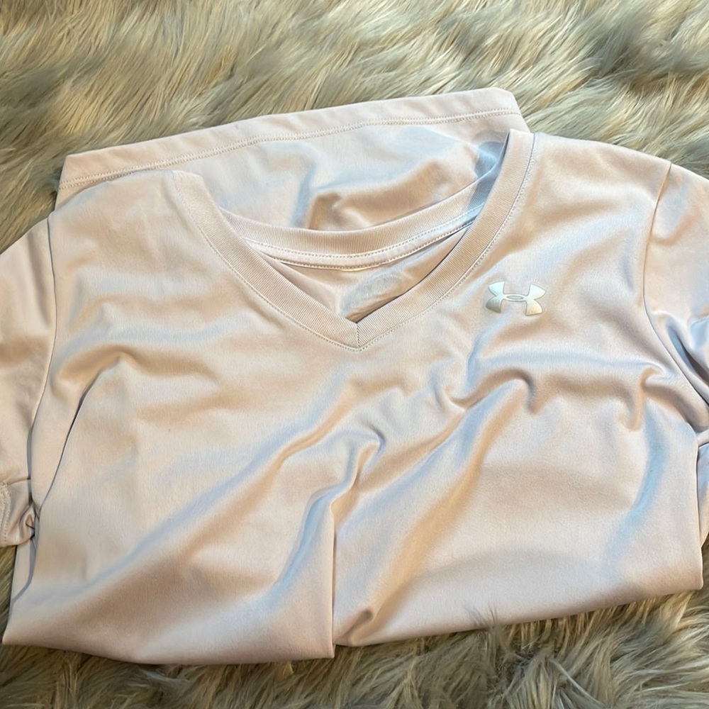 UNDER ARMOUR purple athletic top